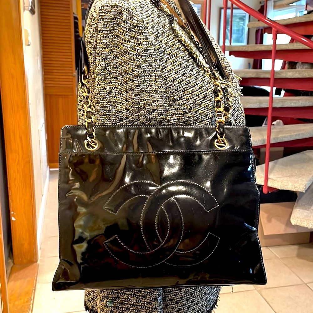 ‼️SOLD‼️💯Authentic CHANEL timeless CC patent leather tote - Picture 2 of 13